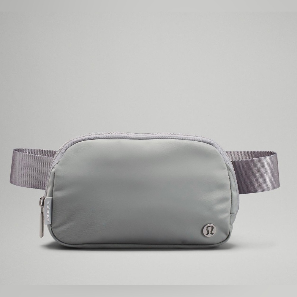 NWT Lululemon everywhere belt bag SILD/WHT